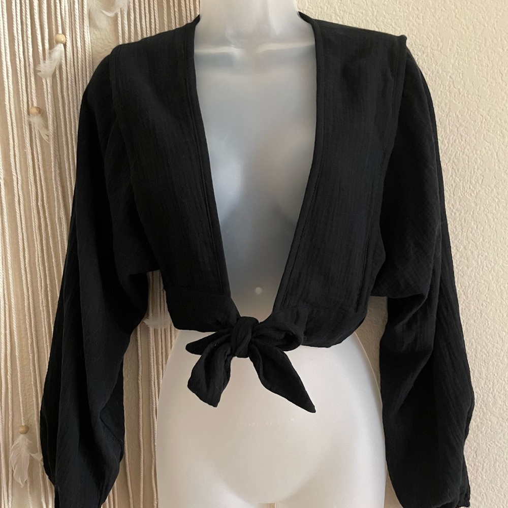 🆕 Urban Outfitters Tie Front Crop Top- Size Small
